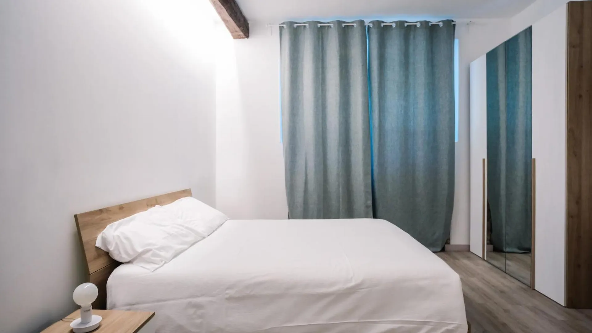 Flora Inn, Scotti'S House - Due Passi In Centro Bergamo Guest house