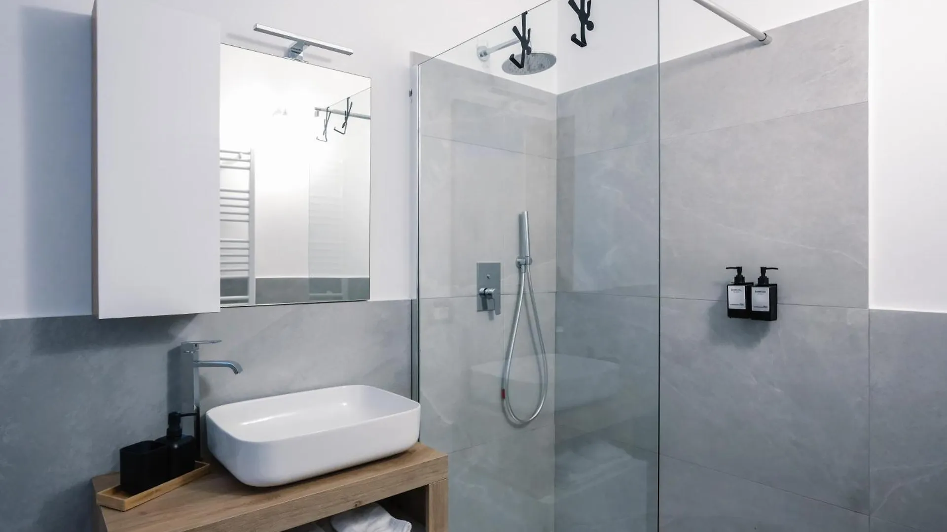 Flora Inn, Scotti'S House - Due Passi In Centro Bergamo Guest house