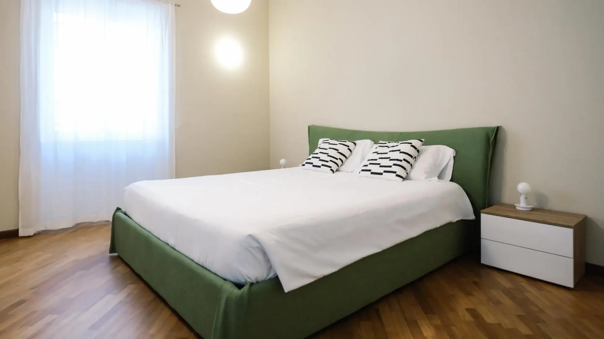 Flora Inn, Scotti'S House - Due Passi In Centro Bergamo Guest house