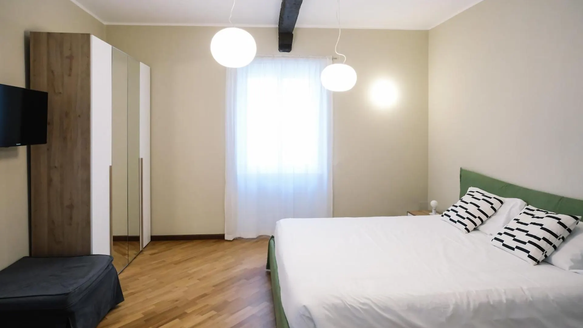 ** Pensionat Flora Inn, Scotti'S House - Due Passi In Centro Bergamo Italien