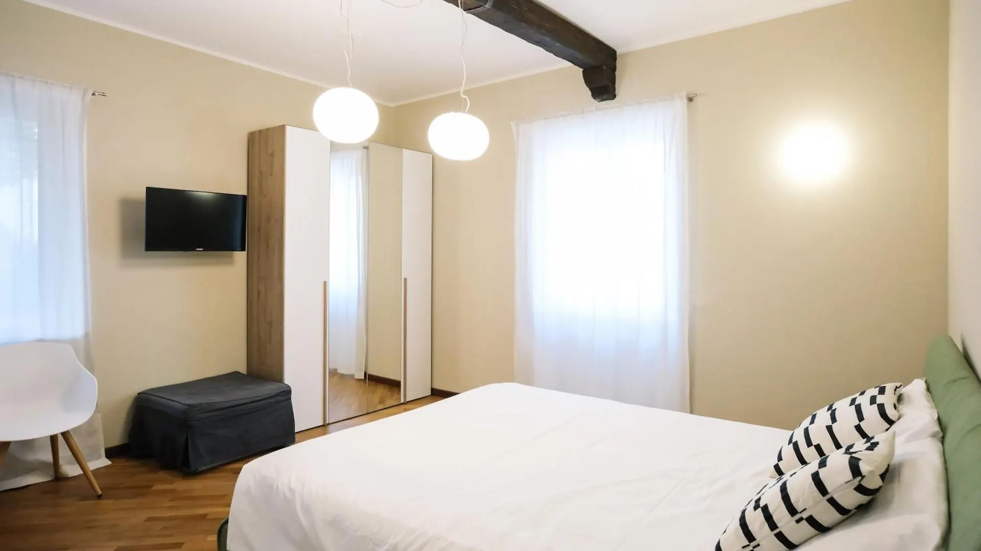 Flora Inn, Scotti'S House - Due Passi In Centro Bergamo 2*,