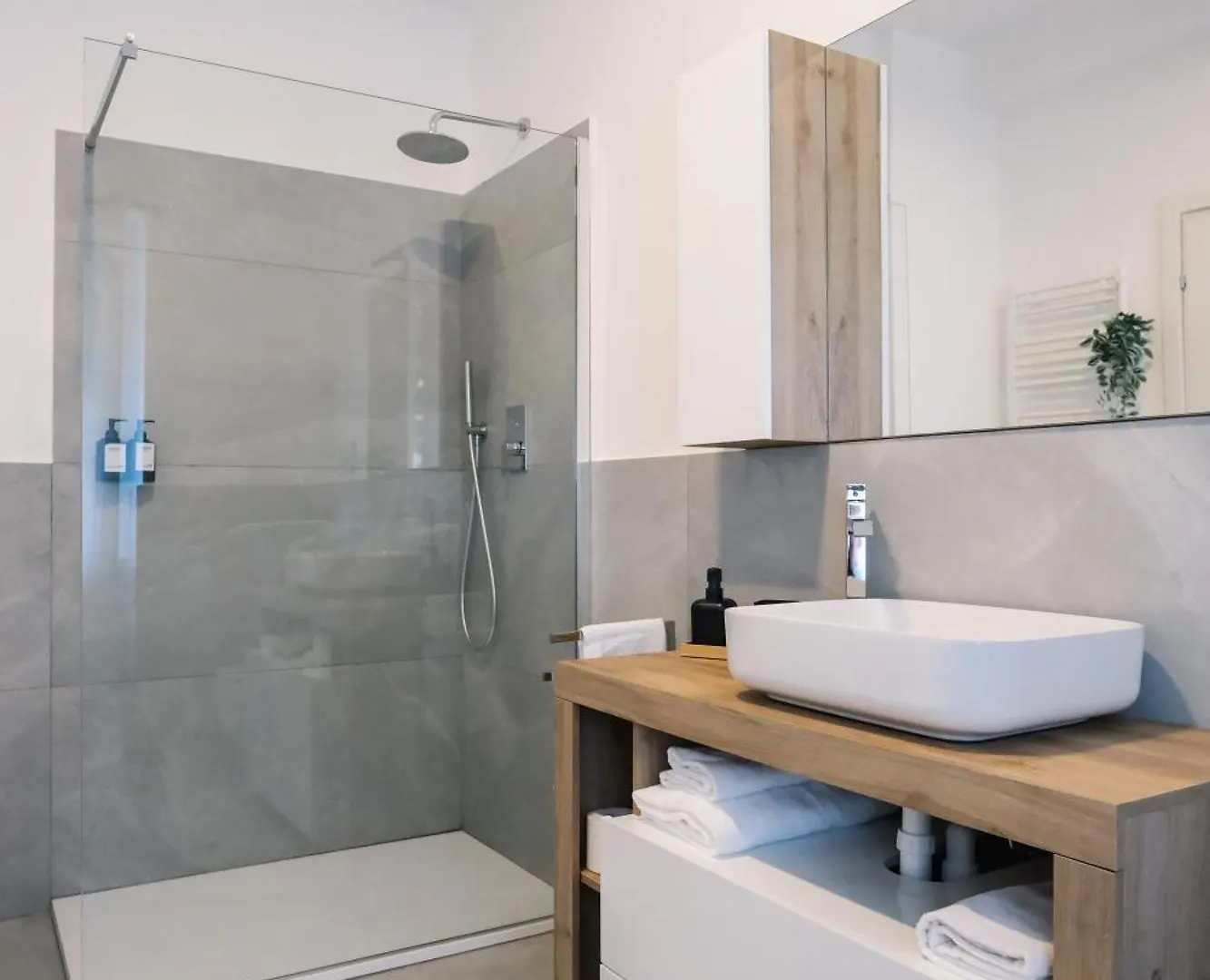 Flora Inn, Scotti'S House - Due Passi In Centro Bergamo Guest house