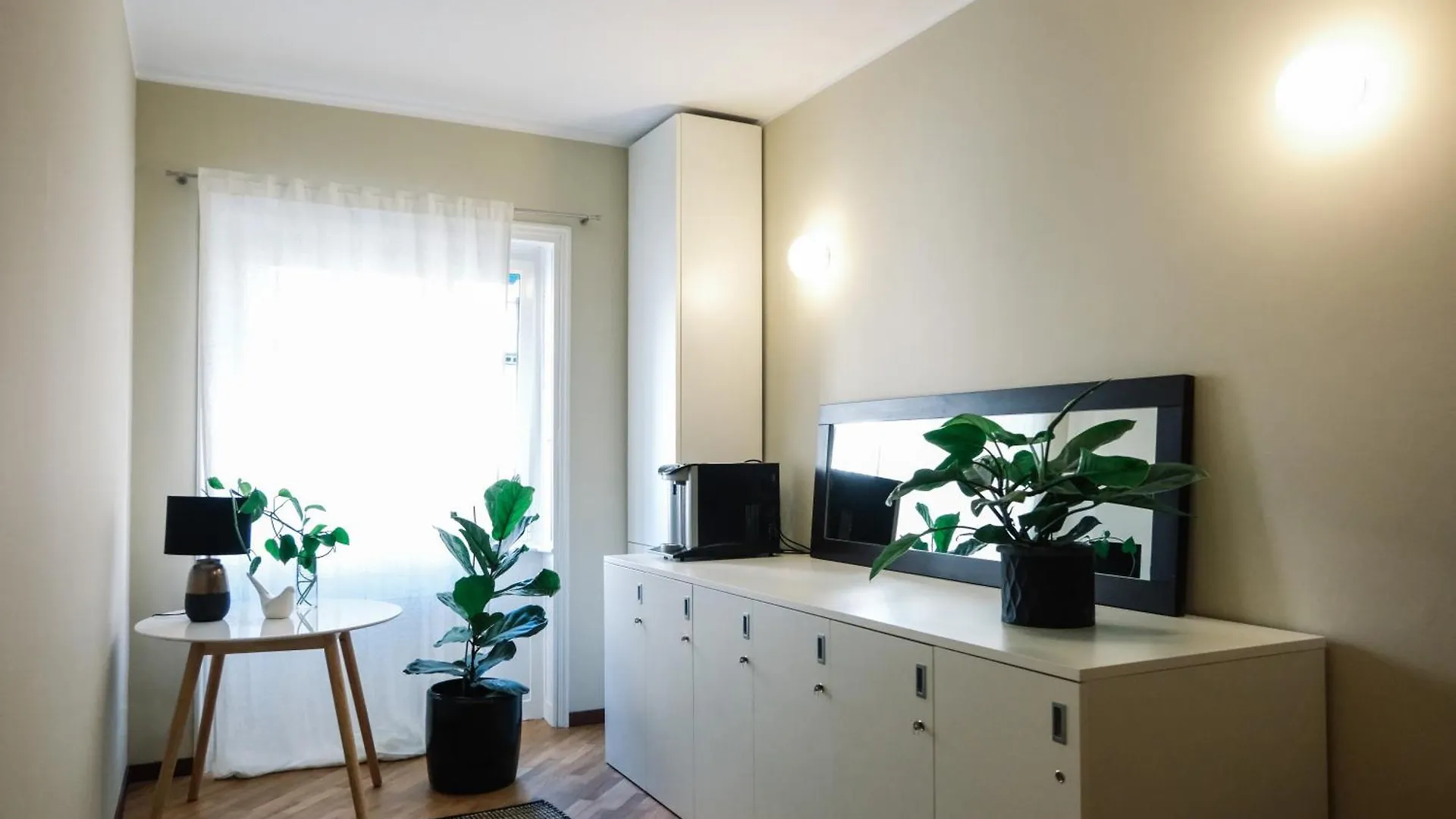 Flora Inn, Scotti\'S House - Due Passi In Centro contacts